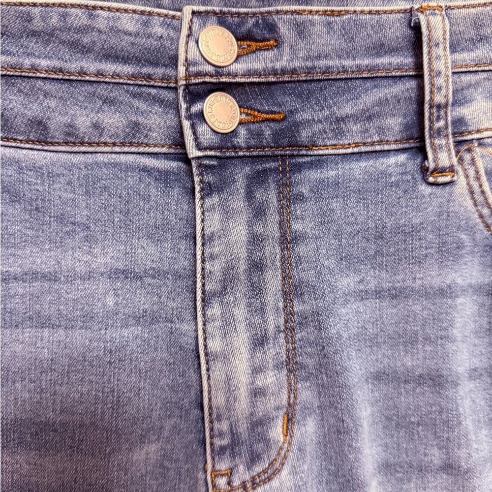 Judy Blue Light Blue Straight Leg Jeans - Picture 2 of 9